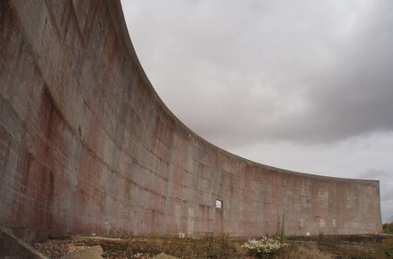 Miroir sonore en béton